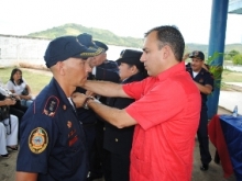 Alcalde Muñiz y la Comandante Zurimar Arveláez entrega reconocimiento  