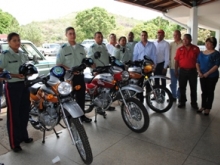 Unidades motorizadas reciben funcionarios policiales por parte del alcalde Muñiz