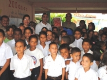 Gustavo Muñiz recibió Placa de reconocimiento de parte del alumnado y docentes de la Institución 