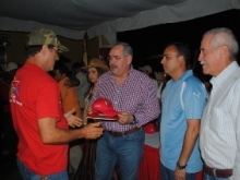 Gobernador Rangel y alcalde Muñiz realizaron entrega de créditos a productores