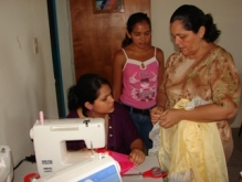 Mujeres emprendedoras reciben capacitación en la Casa de la Mujer 
