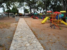 Con caminerías y parque infantil cuenta Plazoleta Bolívar de El Manteco