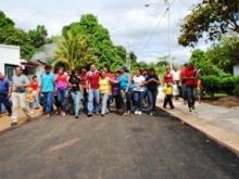 Alcalde Muñiz y vecinos caminaron por las calles del sector 