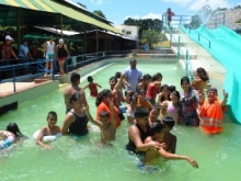 Niños y niñas disfrutaron de la piscina junto a la Primera Dama de Piar