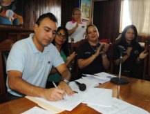 Alcalde Gustavo Muñiz firma nueva contratación colectiva en la Alcaldía de Piar