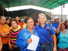 Blanca González directora de Despacho impulsa la entrega de bloque para autoconstrucción.  
