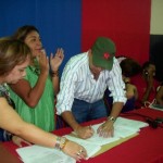 Alcalde de Piar firma convenio con el INASS.