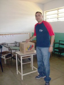 El alcalde Gustavo Muñiz, votó.