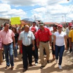 El alcalde Muñiz recorrió calles, sin asfalto, de “Villa Canaima y Los Mangos”.
