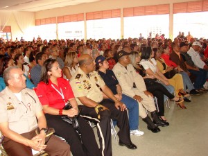 El pueblo escuchó con atención exposición del alcalde Muñiz.