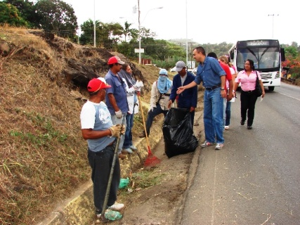 El alcalde Gustavo Muñiz hace el recorrido por la vía perimetral
