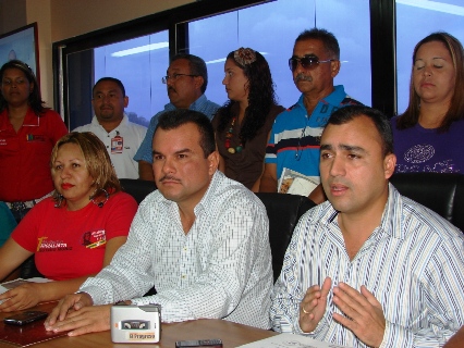 El alcalde Gustavo Muñiz acompañado por Arsenio González y su tren ejecutivo.