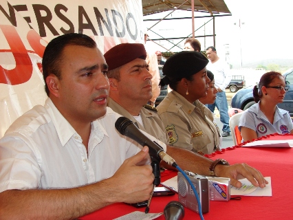 Alcalde Gustavo Muñiz y representates de Organimos de Seguridad