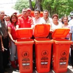 20 cestas para la basura dono la Cámara de Licoreros