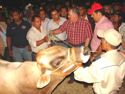 El Gobernador Rangel Gómez entregó créditos a productores de Piar