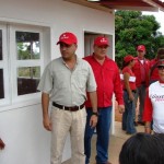 El alcalde Gustavo Muñiz y el Diputado Franklin González al recorrer las instalaciones de la Escuela en San José de Hacha
