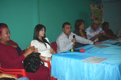 El alcalde Gustavo Muñiz presidio la actividad acompañado por la primera dama del Municipio Zulny Bonalde.