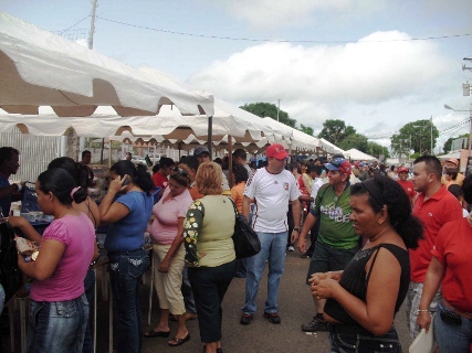 El alcalde Muñiz recorrió las bodegas Mercal en Bicentenario 