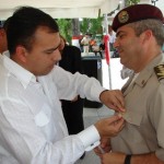 Alcalde Muñiz entrega Botón de la Ciudad al Coronel Máximo Bartilomo de la Guardia Nacional 