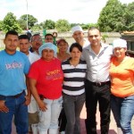 Trabajadores de la Planta Láctea con el alcalde Gustavo Muñiz.