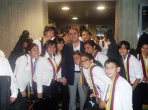 El alcalde Gustavo Muñiz acompañó a la Orquesta en su presentación realizada en la sala Simón Bolívar en Caracas