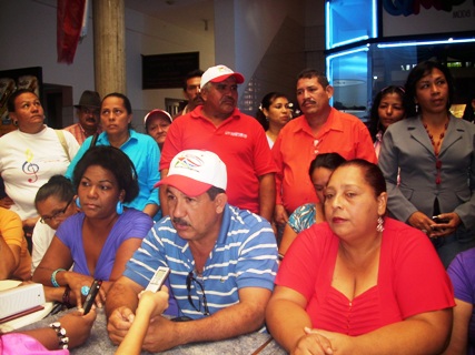 Dirigentes del PSUV apoyando gestión del Presidente Chávez y del alcalde Gustavo Muñiz.