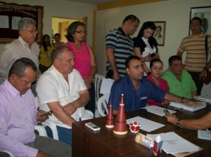 El alcalde Gustavo Muñiz con su equipo de trabajo.